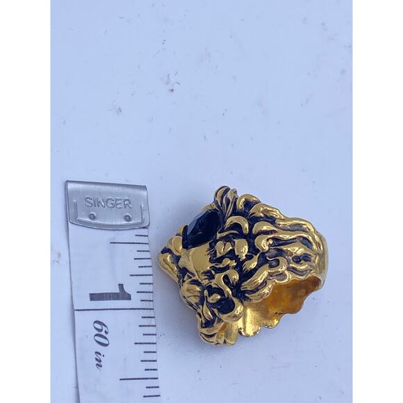 Authentic Gucci Lion Head Ring – Gold-Tone with Black Stone Size 6 - Picture 12 of 12